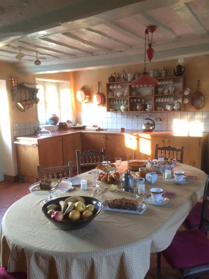 Bed and Breakfast De Ma Fenetre Saint-Martin-des-Entrees Екстер'єр фото