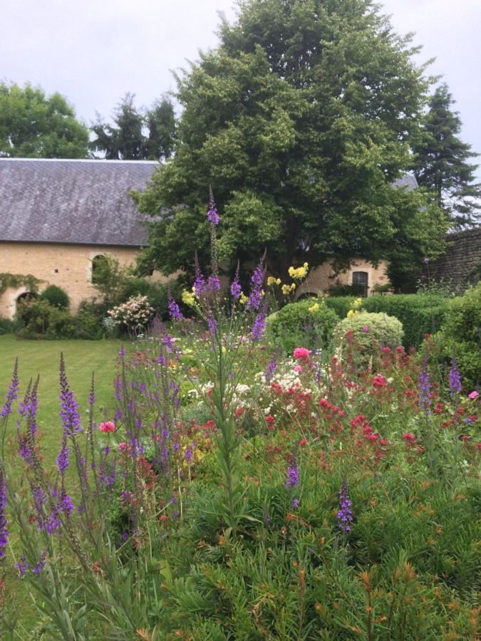 Bed and Breakfast De Ma Fenetre Saint-Martin-des-Entrees Екстер'єр фото